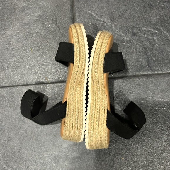 Girls basket weave wedges - Picture 2 of 2